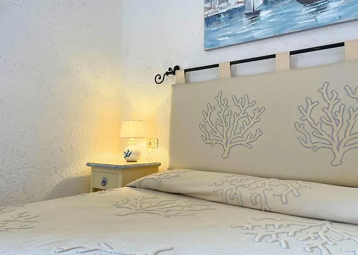 Domus Costa Smeralda Sardinian House Casa de Férias